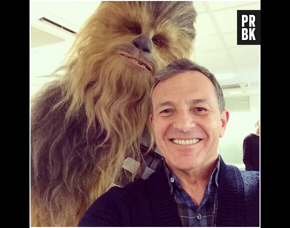 Chewbacca et Bob Iger, le patron de Disney, réunis pour un selfie