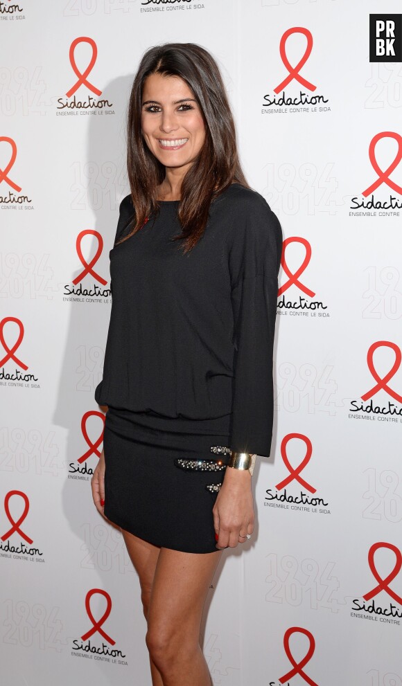 Karine Ferri souriante et sexy pour la soirée de lancement du Sidaction 2014
