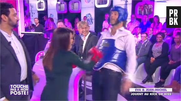 Eva Longoria, invitée de Cyril Hanouna dans Touche pas à mon poste, le 13 mai 2014