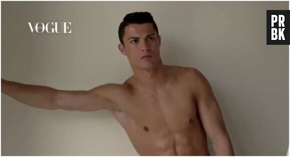 Cristiano Ronaldo torse nu devant l'objectif de Mario Testino
