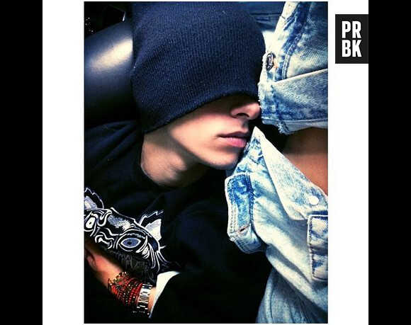 Alizée : Grégoire Lyonnet se repose contre elle, sur une photo postée le 21 mai 2014 sur Instagram