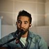 Kendji en interview pendant les répétitions de la tournée The Voice, le "The Voice Tour"