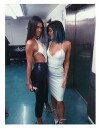 Kendall et Kylie Jenner : décolleté et sideboob