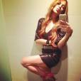 Lindsay Lohan : selfie en mini-jupe, talons et décolleté sur Instagram