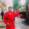 Christophe Beaugrand nu sur les Champs Elysées pour les 200 000 abonnés Facebook de Virgin Tonic, le 28 mai 2014