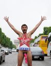 Christophe Beaugrand nu sur les Champs Elysées