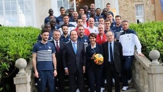 François Hollande supporter des Bleus, Didier Deschamps coach "exigeant"