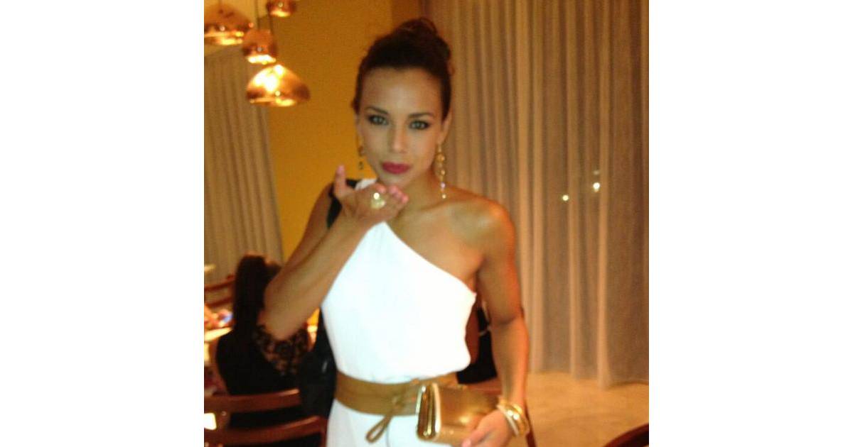Marine Lorphelin Glamour Dans Une Robe Longue Blanche Purebreak marine-lorphelin-glamour-dans-une-robe-longue-blanche-purebreak