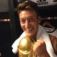 Mesut Özil : le Champion du Monde allemand paye l&#039;opération de 23 enfants