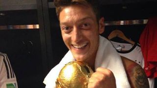 Mesut Özil : le Champion du Monde allemand paye l'opération de 23 enfants