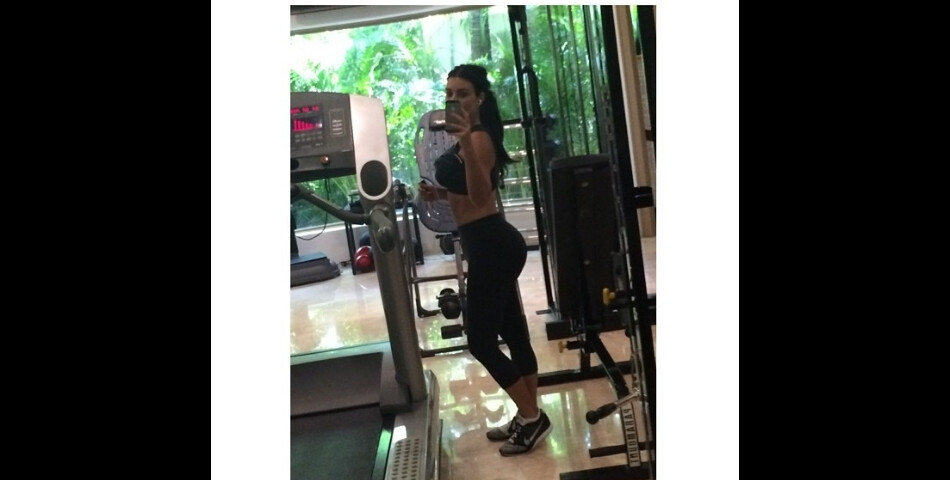  Kim Kardashian : selfie apr&amp;egrave;s une s&amp;eacute;ance de sport 