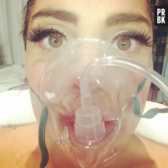 Lady Gaga avec un masque à oxygène sur Instagram, le mercredi 6 août