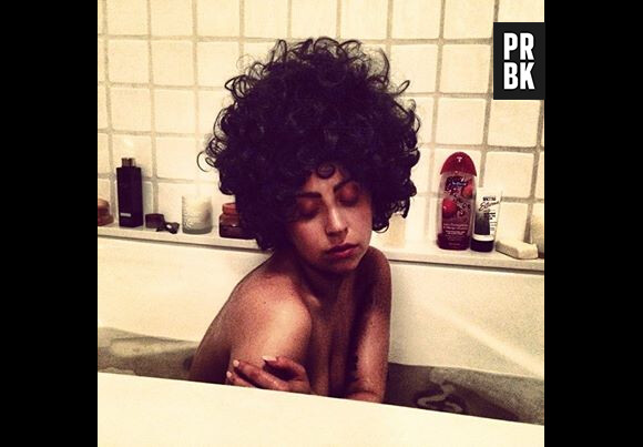 Lady Gaga nue dans son bain sur Instagram