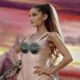  Ariana Grande : une dr&ocirc;le de poitrine dans le clip de Break Free 