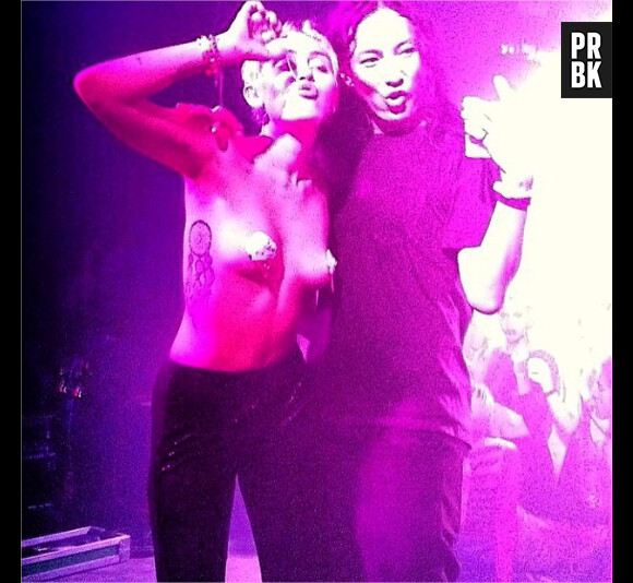 Miley Cyrus topless avec Alexander Wang le 6 septembre 2014 à New York