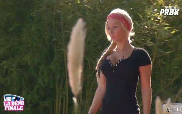 Secret Story 8 : Julie sexy pendant un défilé