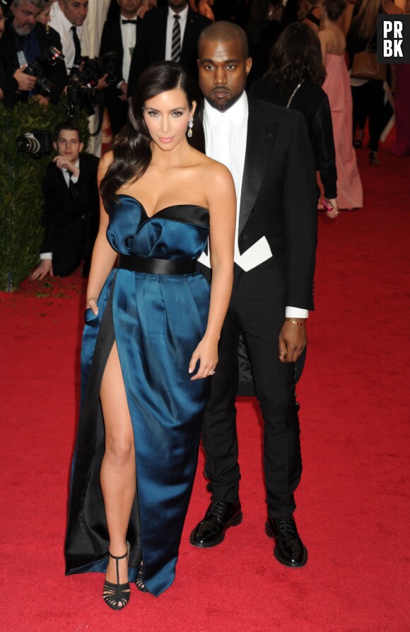 Kim Kardashian décolletée au bras de Kanye West au Met Gala 2014