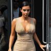 Kim Kardashian très décolletée à NY, le 26 juin 2014