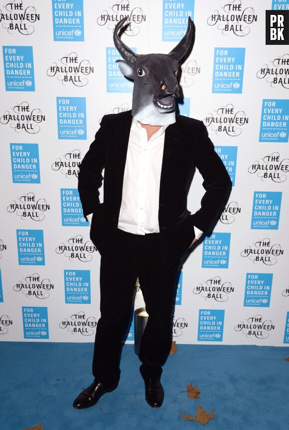 Hugh Grant et son masque de taureau pour Halloween 2014