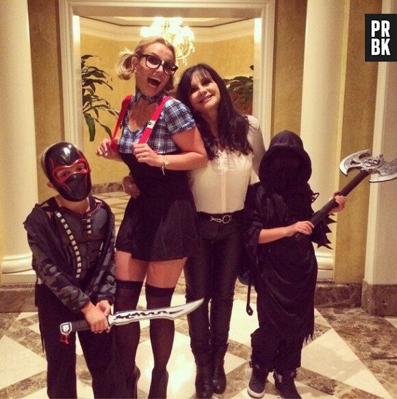 Britney Spears en écolière sexy pour Halloween 2014