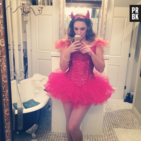 Kelly Brook et sa tenue hot pour Halloween 2014