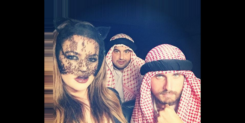 Khloe Kardashian et son masque en dentelles pour Halloween 2014