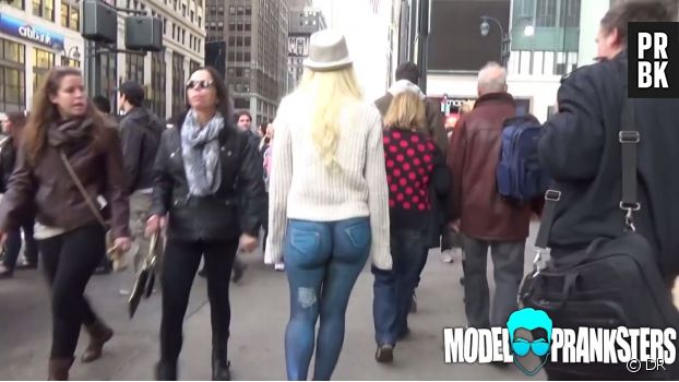 Une femme nue dans New-York, non, du bodypainting !