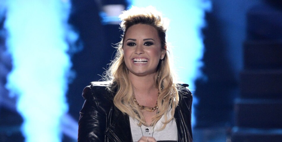  Demi Lovato sur la scène des Teen Choice Awards 2013 