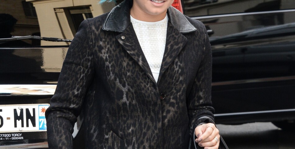 Demi Lovato très classe à Paris devant les studios de NRJ le 21 novembre 2014