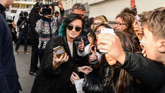 Demi Lovato à Paris : rencontre avec ses fans face à Cauet