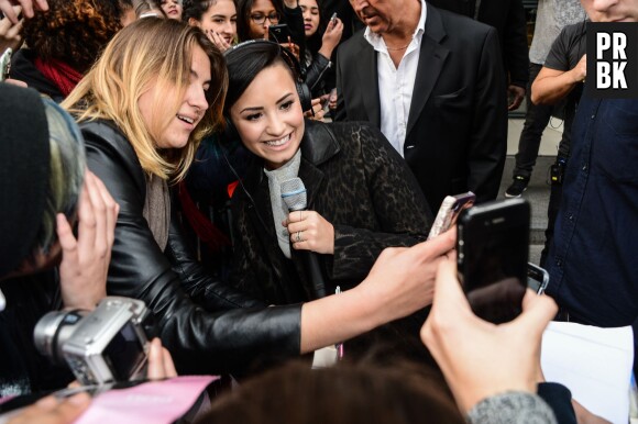 Demi Lovato de passage dans les studios de NRJ le 21 novembre 2014