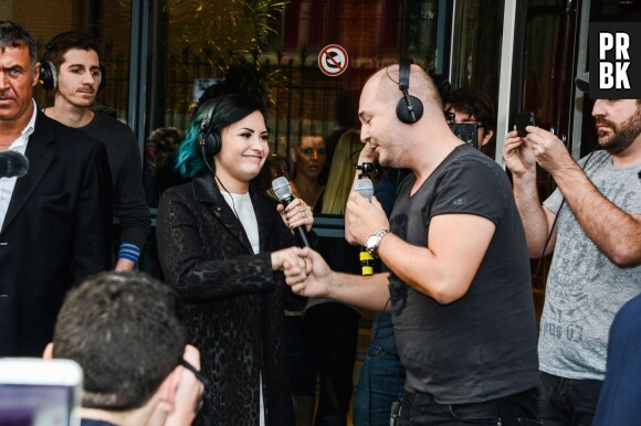 Cauet et Demi Lovato à Paris devant les studios de NRJ le 21 novembre 2014