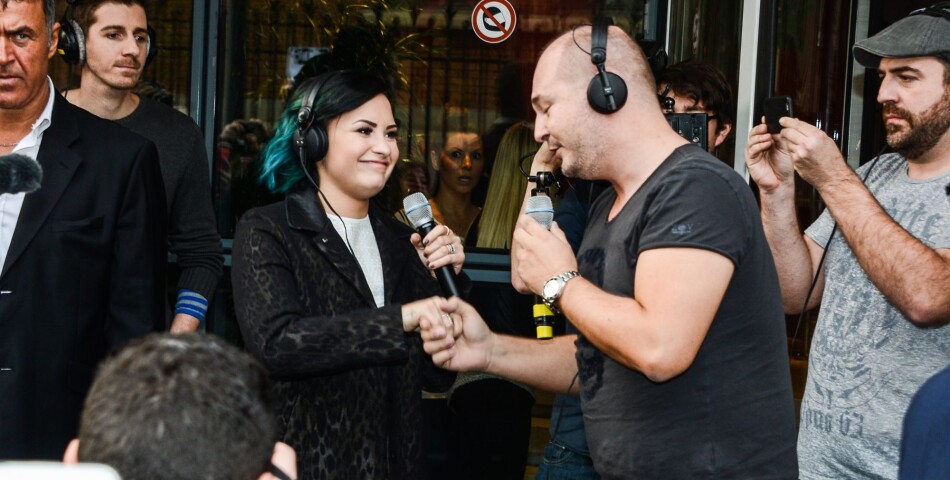 Cauet et Demi Lovato à Paris devant les studios de NRJ le 21 novembre 2014
