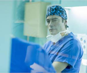 Interventions : Anthony Delon en m&eacute;decin pour TF1