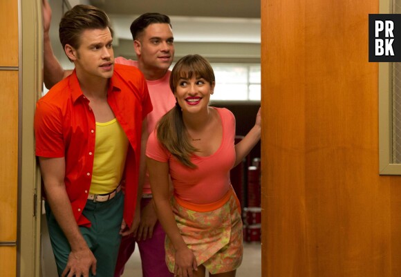 Glee saison 6, épisode 2 : Sam (Chord Overstreet), Puck (Mark Salling) et Rachel (Lea Michele) sur une photo