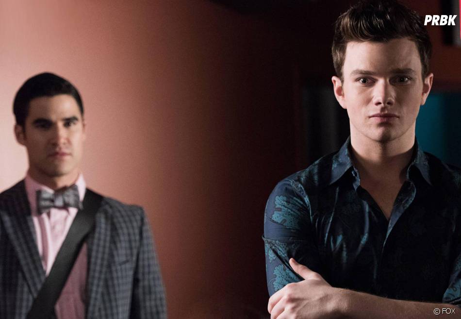 Glee saison 6, épisode 4 : Blaine (Darren Criss) et Kurt (Chris Colfer) sur une photo