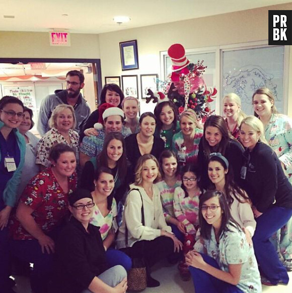Jennifer Lawrence à l'hôpital Kosair, à Louisville, le 24 décembre 2014