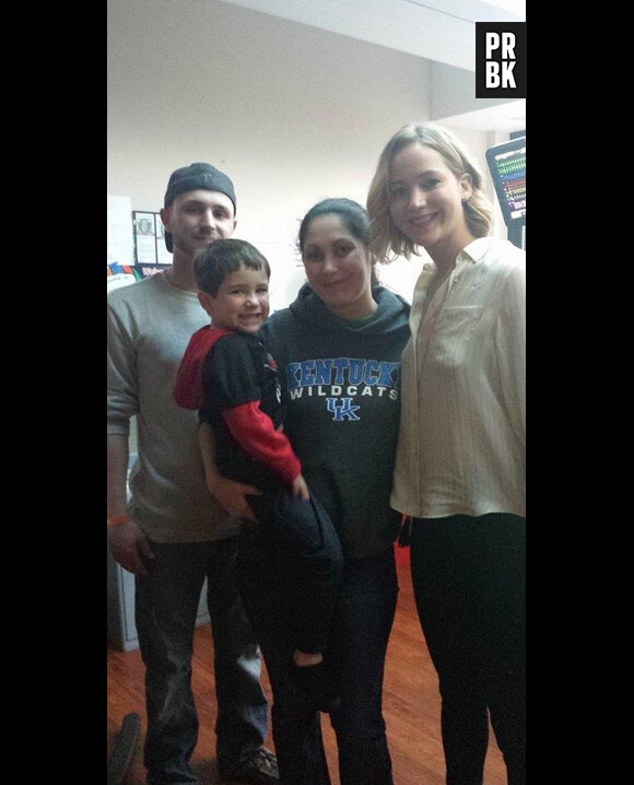 Jennifer Lawrence : réveillon de Noël à l'hôpital Kosair, à Louisville, le 24 décembre 2014