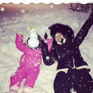 Emilie Nef Naf et sa fille complices pendant des vacances à la neige