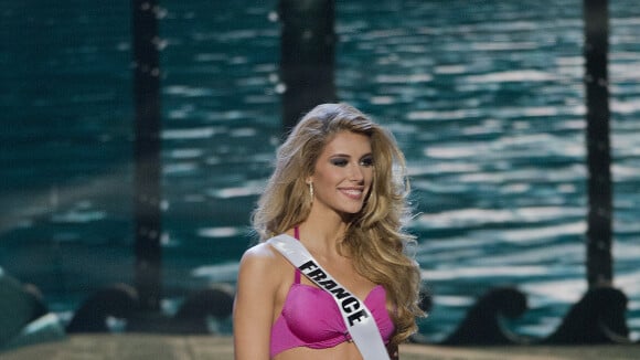Miss Univers 2015 : Camille Cerf et les candidates font le show en bikinis et tenues sexy