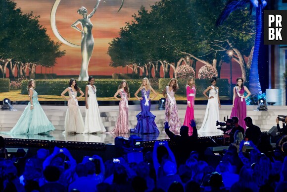Miss Univers 2015 : les concurrentes défilent