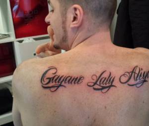 Norbert Tarayre : les pr&eacute;noms de ses filles tatou&eacute;s sur le dos