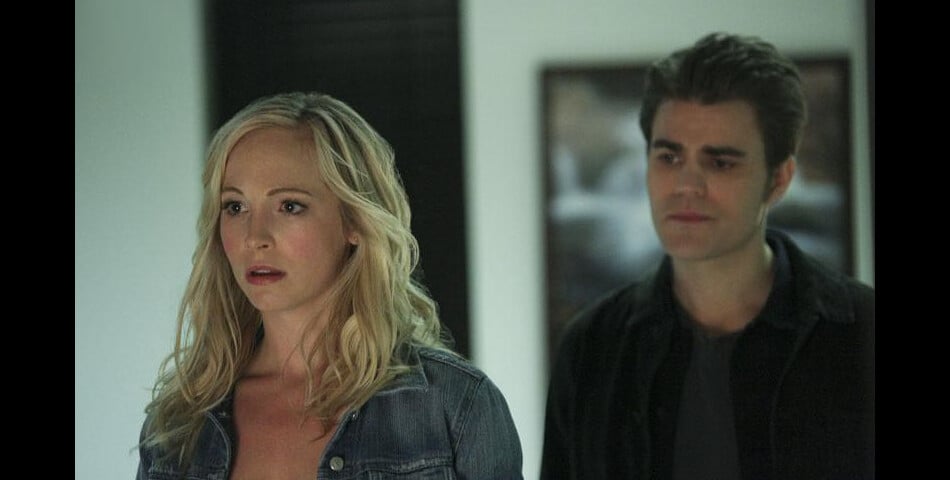  The Vampire Diaries saison 6, &amp;eacute;pisode 14 : Caroline (Candice Accola) surprise sur une photo avec Stefan (Paul Wesley) 