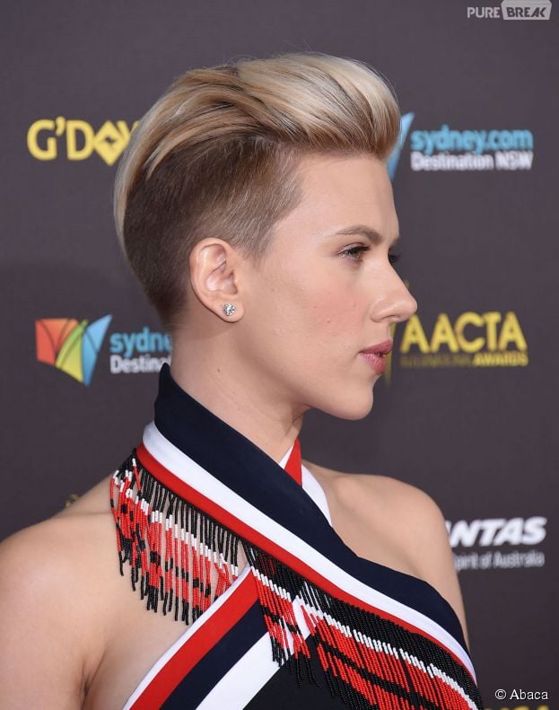 Scarlett Johansson : cheveux courts et rasés sur le tapis rouge du gala G'Day USA, le 31 janvier 2015 à Los Angeles