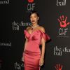 Rihanna glamour sur le tapis rouge du gala Diamond Ball