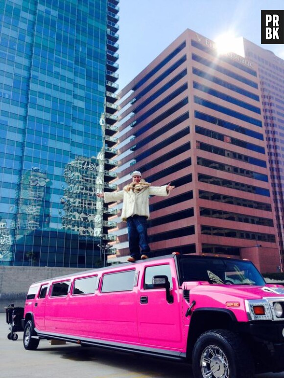 Michaël Youn bling-bling pour le clip de Fatal Bazook à Los Angeles en février 2015