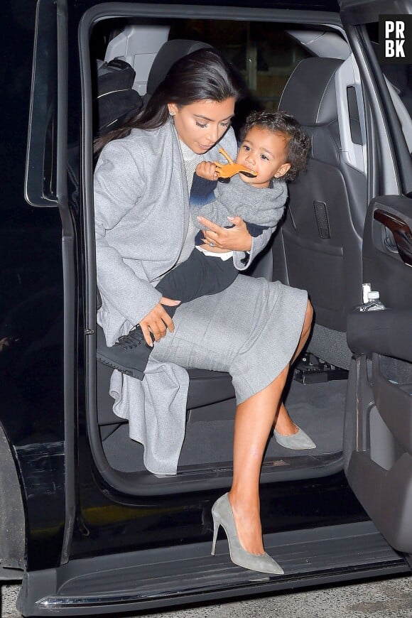 Kim Kardashian crée la polémique en faisant porter un gilet pare-balles à sa fille North