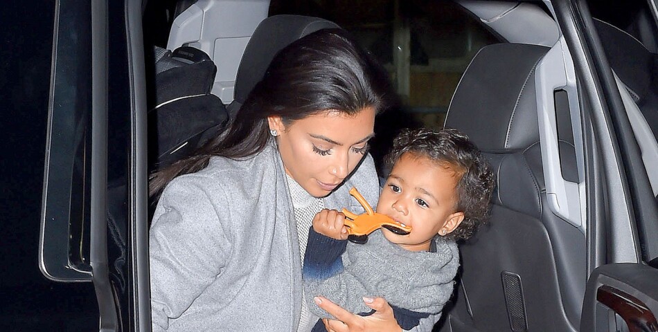 Kim Kardashian crée la polémique en faisant porter un gilet pare balles à sa fille North Purebreak