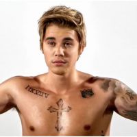 Justin Bieber sexy, torse nu et... victime d&#039;un jet d&#039;oeufs