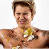 Justin Bieber attaqué par des oeufs dans la vidéo promo de Comedy Central